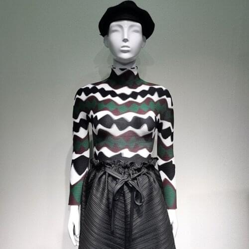 Issey Miyake pleated new womens top print hit color long-sleeved womens loose and comfortable T-shirt high neck slim top