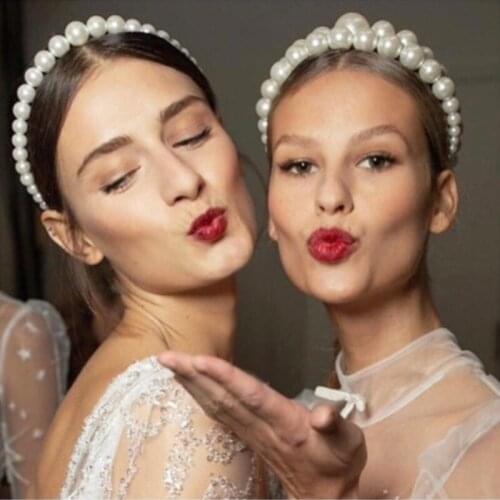 Fashion Rhinestone Letter Hair Jewelry Pearl Hair Clip for Women Elegant Korean Snap Barrette Stick Hairpin Wedding Accessories