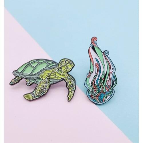 Creative Fun Animal Enamel Brooch Seabed Creature Turtle Jellyfish Alloy Pins Punk Badge Accessories Woman Jewelry Gift