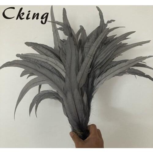 Cking 100pcs/lot Dyed Grey Rooster tails Feather 20-25cm long Chicken Feather 8-10inches wedding carnival decorations crafts