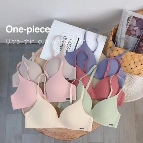 A Piece of Traceless Student Underwear Girl Comfortable Gathered Sexy Thin Rimless Bra