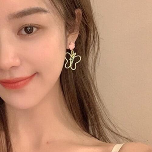 U-Magical Fairy Sweet Contrasted Hollow Butterfly Dangle Earring for Women Summer Metallic Party Earring Jewelry Accessories