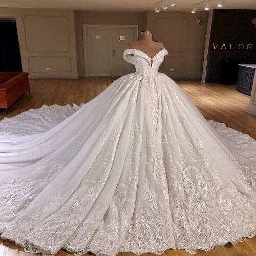 New Designer Off The Shoulder V Neck Wedding Dress 2020 Plus Size Ball Gown 3D Handmade Flowers Lace Appliques Bridal Dresses