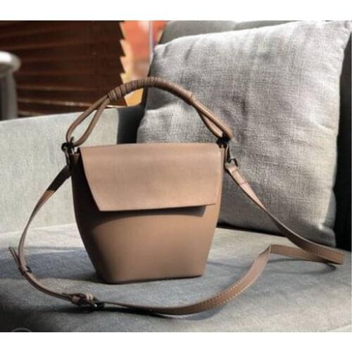 Dear customers, welcome to our shop, we are a professional bag supplier, you can buy any style of bags you like here, hope you c