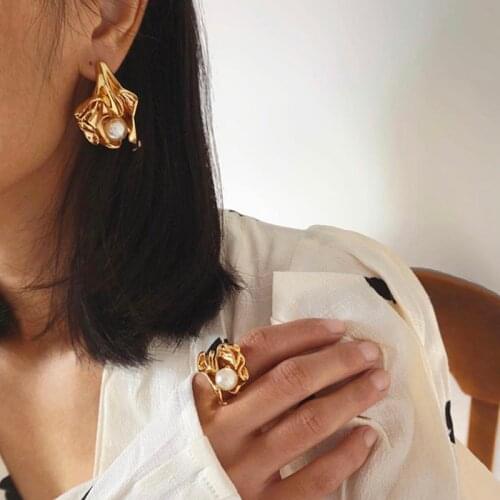 Vintage Fashion Fold Geometric Pearl Irregular Rings Engagement Gold Color Metal Fashion Finger Ring For Women Wedding Party