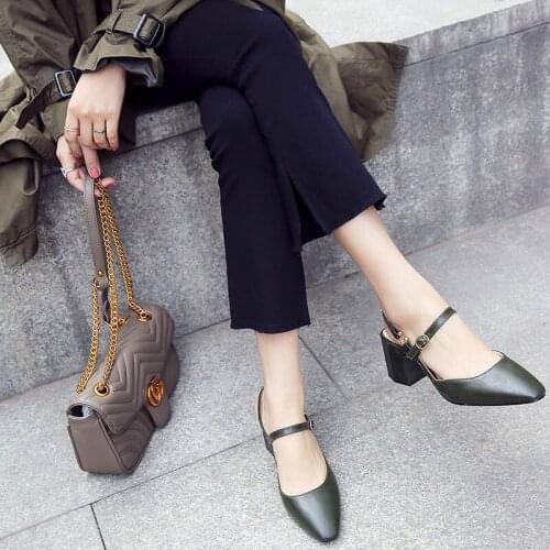 Spring and summer 2019 large womens shoes 41-43 versatile small Baotou middle heel sandals thick heel