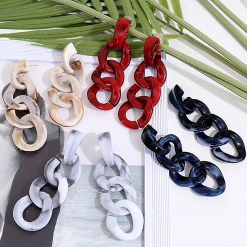 Fashionable Swirl Chunky Plastic Links Drop Earring Women`s Post Earrings