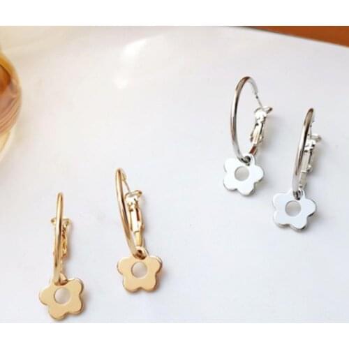 1 Pair Metal Earring Romantic Earring Ornament Alloy Flower Round Hoop Earring for Holiday