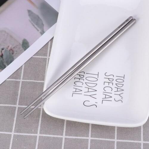 Titanium and Aluminum Chopsticks Portable Reusable Food Sticks Chopsticks for Outdoor Tour Camping(6*225mm Round Chopstick)