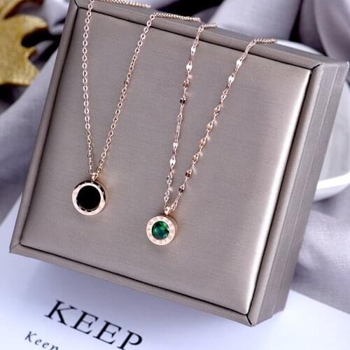 316L stainless steel female INS tide web celebrity green zircon Roman number clavicle temperament simple joker strong chain