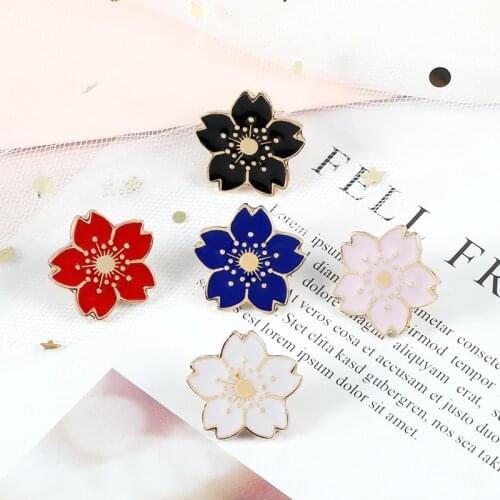 5 colors Japanese Cherry Blossoms Brooch Pins Button Flower Denim Jackets Pin Badge for Bags Couple Jewelry Female accessories