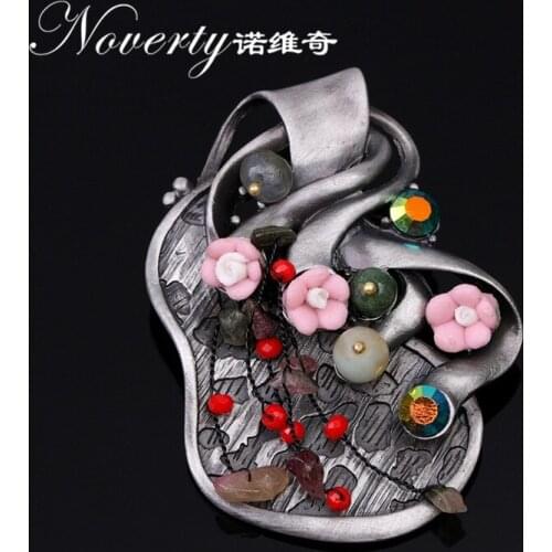 New Cute/Romantic Vintage Zinc Alloy Flower Brooches Scarf Buckle Accessories for Women Party Gifts