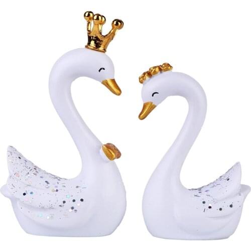 1 Set 2Pcs Crown Swan Cake Decorations Practical Car Decorations Car Supplies