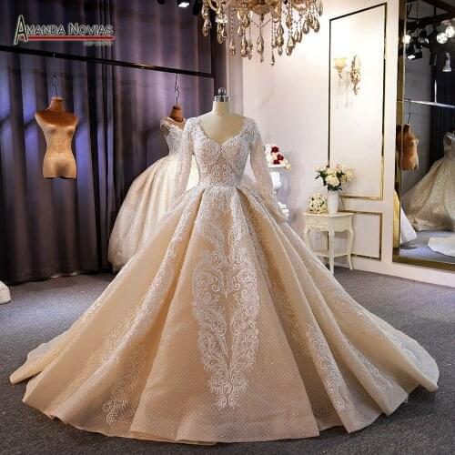 2022Long Sleeves Elegant V Neck Ball Gown Wedding Dress With Long Train