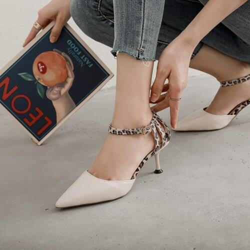 Spring 2020 Womens Heel Shoes Pointy sexy leopard print heel with fine heels ankle buckle temperament office women shoes U22-63