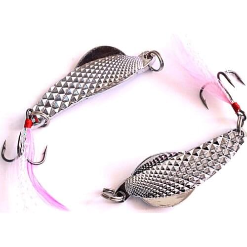 1 New geometry Metal Sequins Fishing Lure Spoon Lure with Feather Noise Paillette Hard Baits Treble Hook Pesca Fishing Tackle