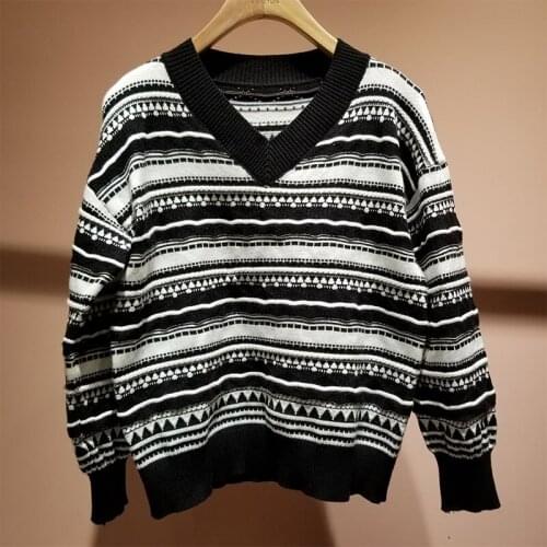 Womens Fashion Long Sleeve V-Neck Retro Striped Jacquard Knit Pullover Casual Short Top Sweater