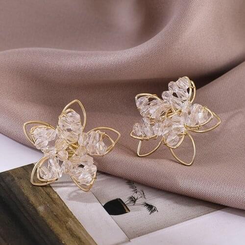 2020 New Style Stylish Earrings Beads and Flower Girl Stud Earrings from South Korea with Sparkling Acrylic Women Push-back