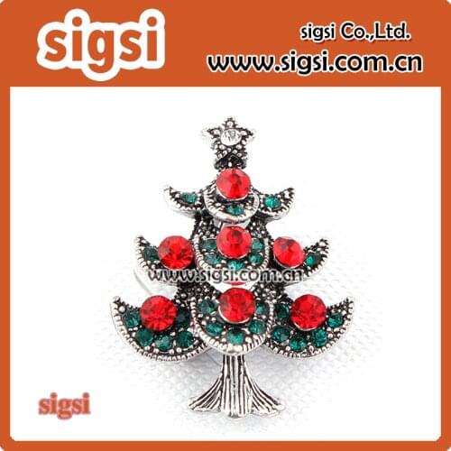 Lively rhinestone Christmas tree brooch