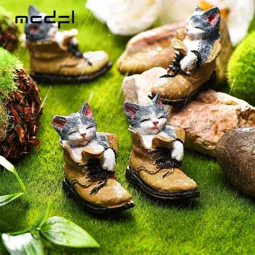 MCDFL Lucky Cat Sculpture Decorative Statues Home Living Room House Decoration Outdoor Garden Car Kawaii Cats Desk Accessories