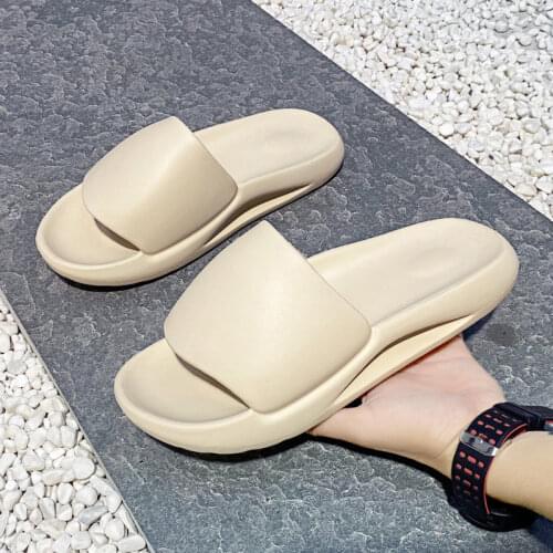 Summer Trending Beige Mens Beach Slippers Lightweight Big Size Brand Designer Sliders Outdoor Comfort Flat Casual Slippers Men
