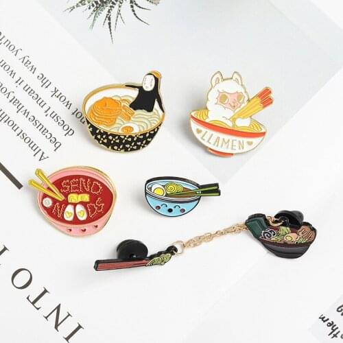 Japanese Tonkotsu Ramen Series Brooch Personality Ramen Chain Lamb Faceless Mens Ramen Bowl Fashion Shape Brooch Enamel Pin