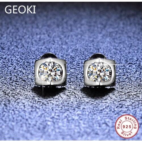 Geoki Passed Diamond Test 0.5 Ct Perfect Cut D Color VVS1 Moissanite Stud Earrings 925 Sterling Silver Cute Elegant Earrings