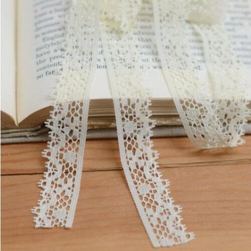 Doll lace materials in Japan as a pale yellow soft lace lace width 1.8 cm
