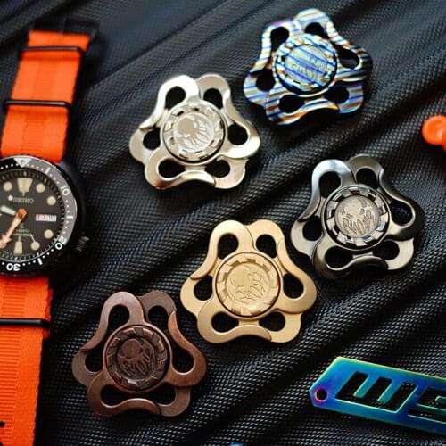 New Cthulhu Fingertip Gyro Retro EDC Clover Wind Knife Adult Brass Finger Spinner Autism ADHD Decompression Toy