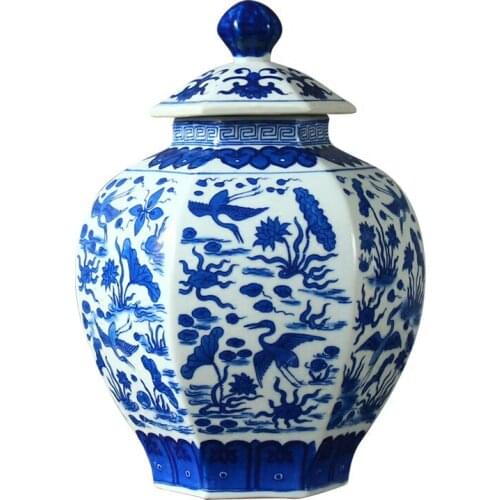 Jingdezhen Antique Ceramic Chinese decorative jar Retro Blue and white pot porch model room TV cabinet book shelf ornaments