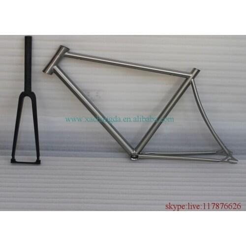 Titanium road bicycle frame with integrated head tube and normal dropouts BSA thread BB shell