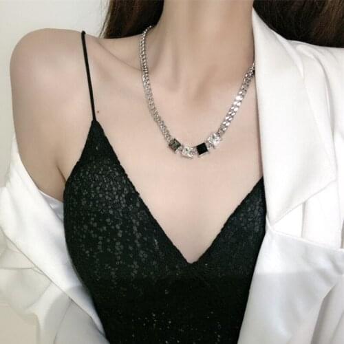 VSnow French Vintage Geometric Rhinestone Pendant Necklace for Women Minimalist Contrasted Chunky Chain Metal Necklace Jewellery