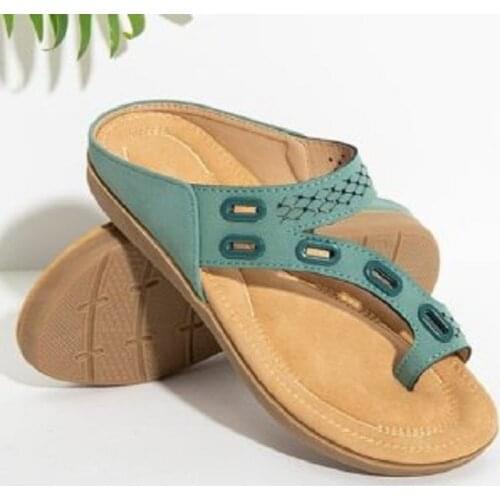 Womens Euro-American summer 2021 beach flip-flops with light soft soles and middle heels