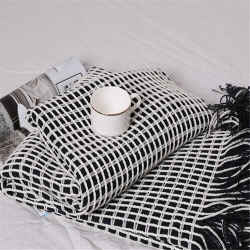Modern Minimalist Blanket Waffle Decorative Blanket Black and White Lattice Bed End Geometric Leisure Blanket Nap Throw Blanket