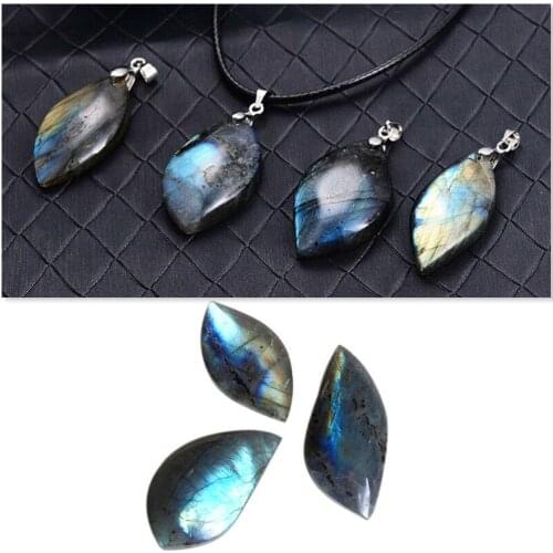Top Natural Labradorite Crystal Moonstone Rough Collection Polished Colorful Decorative Stone Pendant Shining Home Decoration