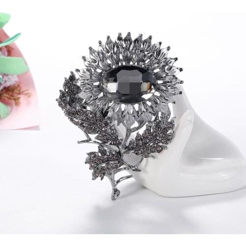 Big Vintage Color Sunflower Brooches Women Alloy Crystal Weddings Banquet Party Brooch Pins Gifts