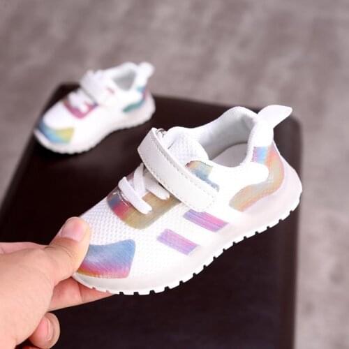 Childrens Sports Shoes 2020 Spring Breathable Boys Casual Shoes Girls Colorful LED Lights Shoes Fashion Colorful Sports Shoes