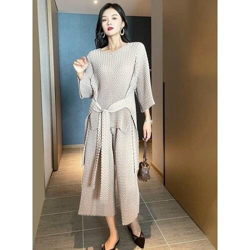 2021 autumn new womens professional wear suits Miyak fold Solid color round neck tie blouse + Comfortable wide leg pants