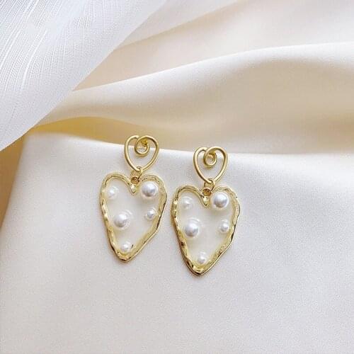 2019 New Arrival Trendy Heart Women Dangle Earrings Resin Love Pearl Earrings Super Retro Female Korean Elegant Jewelry