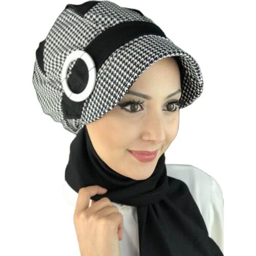 2021 new Fashion Hijab Women Muslim Bathing Cap Islamic Hijab Scarf Scarf Black White Crowbar Buckled Hat