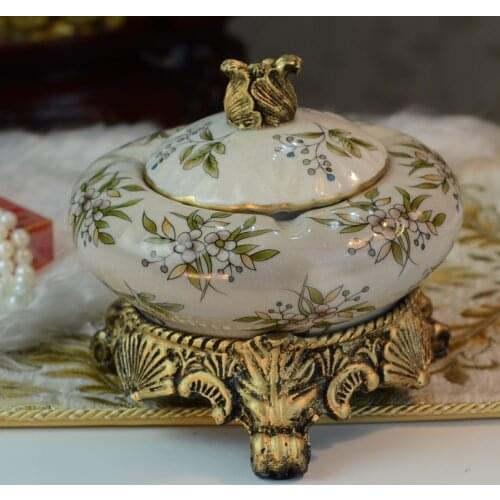 Christmas christmas European retro ceramic large size ashtray, ashtray, creative ashtray, coffee table KTV hotel decoration