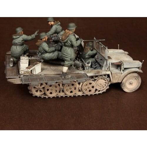 5 German soldiers in World War II need to assemble and paint by themselves 1:35