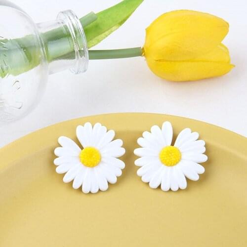 10pcs Spring White Simple Small Daisy Resin Statement Flower Earrings For Women Diy Jewelry Brooch Accessories Material