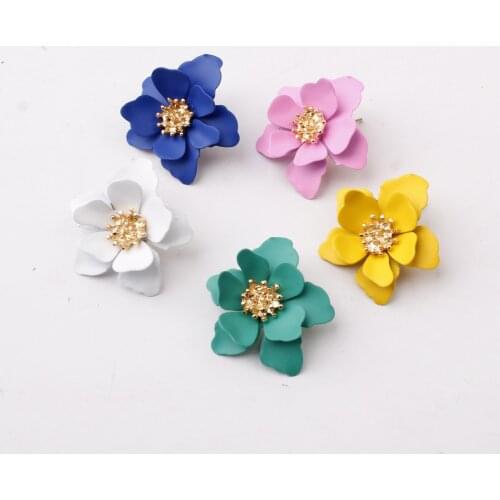 Korean Sweet Cute Small Flower Stud Earrings For Women Elegant Statement Spray Paint Metal Flower Earring Party Birthday Jewelry