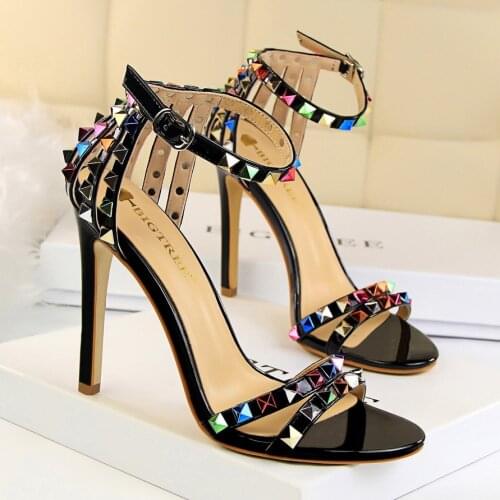 Designer Rivets Roman Style Sandals Ladies Pumps Wedding Women Shoes High Heels Sexy Stiletto Heels Party Shoes Femme PW104