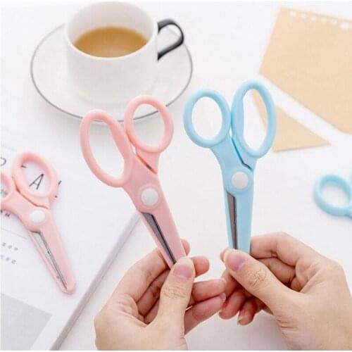 1 Pc Handmade Children Plastic protective scissors DIY Album Lace Scissors Card Photo Pattern Scissors Cartoons Lace Scissors