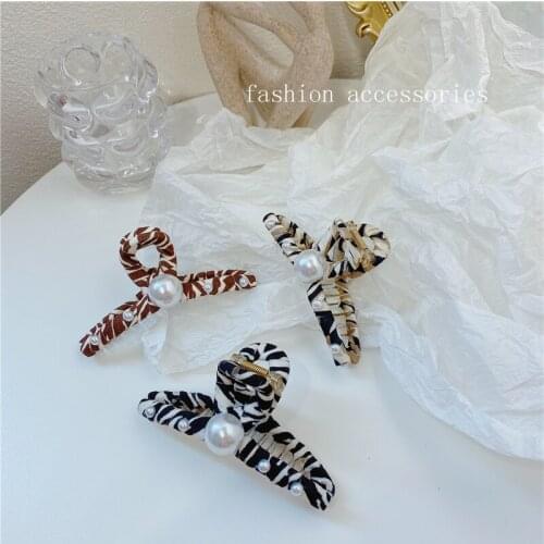 Leopard pattern pearl cross temperament grasping clip headgear Japan and South Korea back head fabric large hair clip grasping