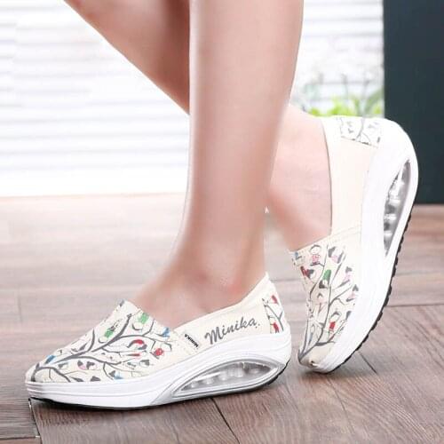 Fashion Casual Shoes Woman Breathable Platform Swing Shoes Flat Platform Ladies Shoes Slip On Leisure Footwear Walking Shoes