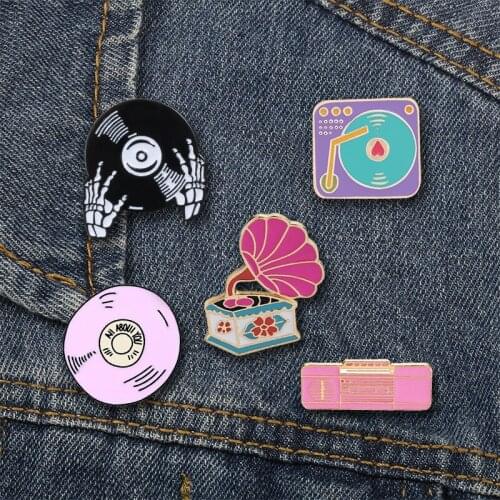Music Enamel Pins Retro Phonograph Record Radio Badges Brooches Fashion Denim Backpack Metal Lapel Pin Jewelry Gifts for Friends