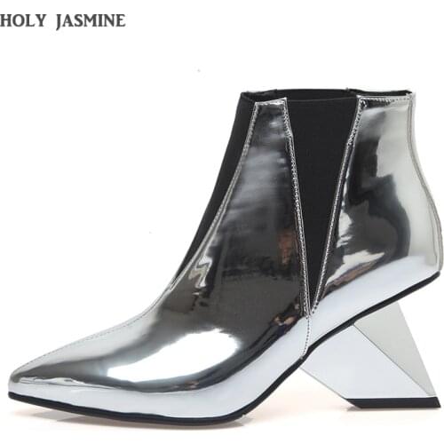 2021 Spring Autumn Fashion Solid Color Pointed Special-shaped Heel Martin Leather Shoes Women Short Boots 8CM Black Silver Red
